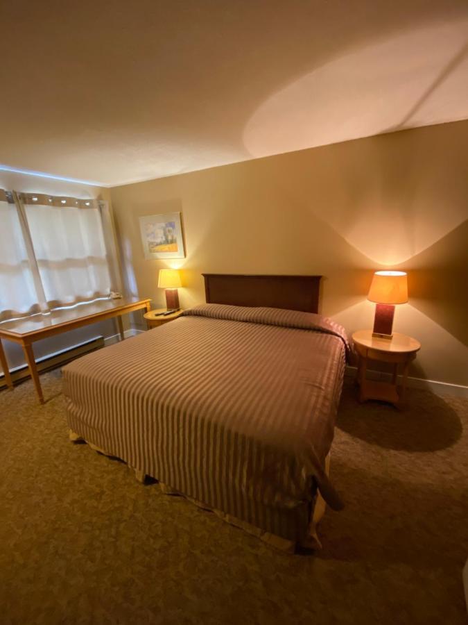 Twin Creeks Motel Lumby Buitenkant foto