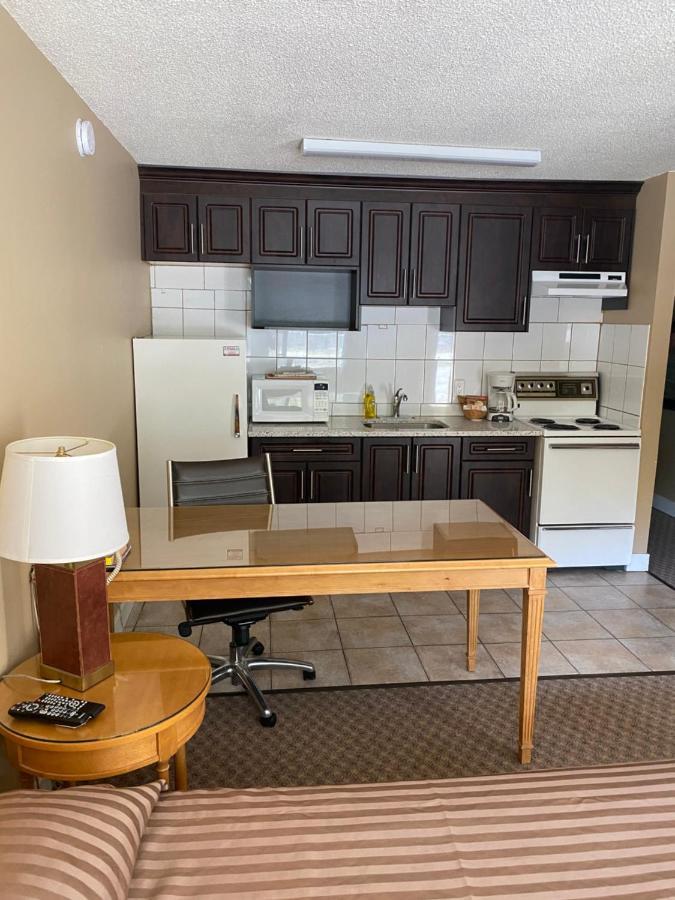 Twin Creeks Motel Lumby Buitenkant foto